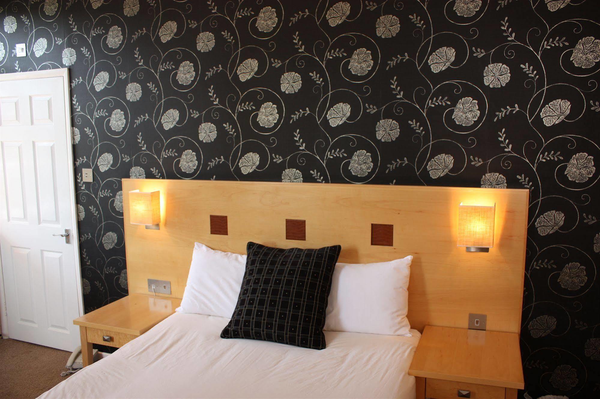 The Warwick Arms Hotel Exterior foto
